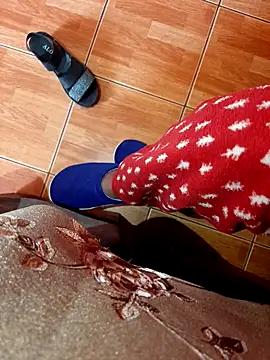 feet toes online show from December 15, 2025, 6:17 am