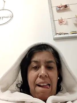 Molly newman6 online show from November 27, 2025, 6:10 pm