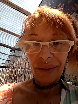 Snapshot of FrozenWaffle chatting on November 25, 2025, 3:23 pm FrozenWaffle online show from November 25, 2025, 3:23 pm