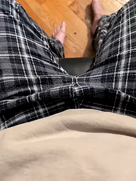 Snapshot of MrandMrsHaze chatting on February 8, 2026, 3:54 am MrandMrsHaze online show from February 8, 2026, 3:54 am