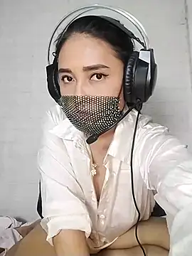 Snapshot of _Shimmerlyn_ chatting on March 2, 2025, 5:14 pm Shimmerlyn online show from March 2, 2025, 5:14 pm