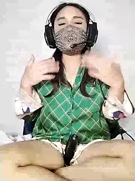 Snapshot of _Shimmerlyn_ chatting on March 8, 2025, 5:22 pm Shimmerlyn online show from March 8, 2025, 5:22 pm