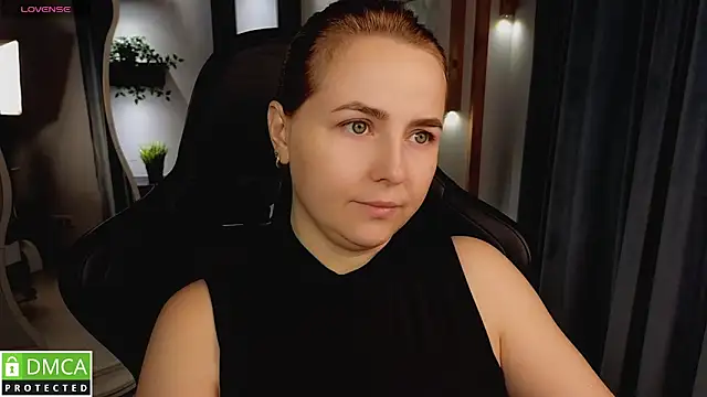 Snapshot of Mira_Mermayd chatting on October 8, 2025, 8:12 am Mira Mermayd online show from October 8, 2025, 8:12 am