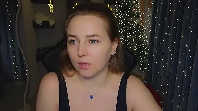 Snapshot of Mira_Mermayd chatting on December 15, 2025, 8:07 am Mira Mermayd online show from December 15, 2025, 8:07 am