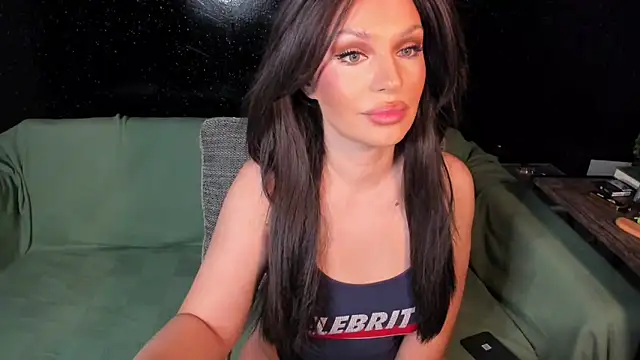 Snapshot of LondonBadGirl chatting on March 12, 2025, 11:54 pm LondonBadGirl online show from March 12, 2025, 11:54 pm