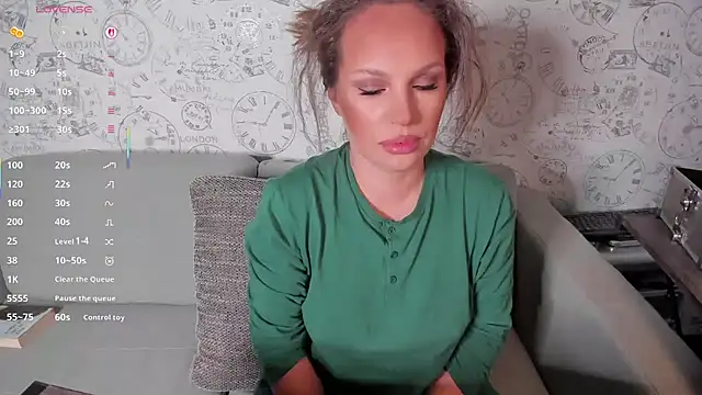 Snapshot of LondonBadGirl chatting on October 26, 2025, 3:23 am LondonBadGirl online show from October 26, 2025, 3:23 am