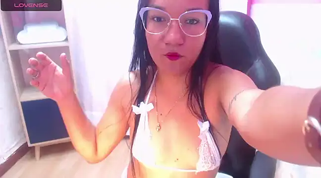 Amy Ronan online show from February 1, 2025, 4:54 pm