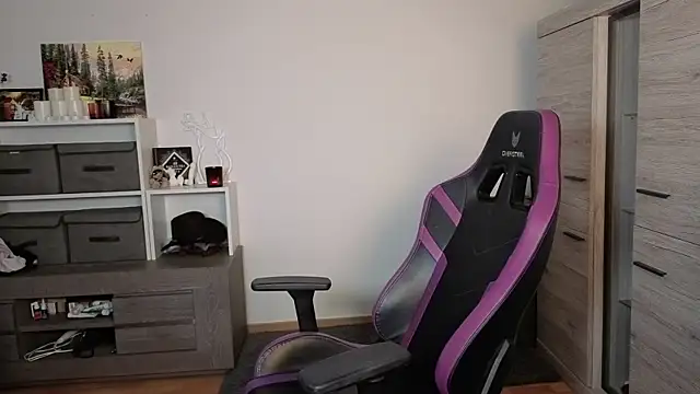 Snapshot of TinniAngel chatting on September 11, 2025, 5:35 pm TinniAngel online show from September 11, 2025, 5:35 pm