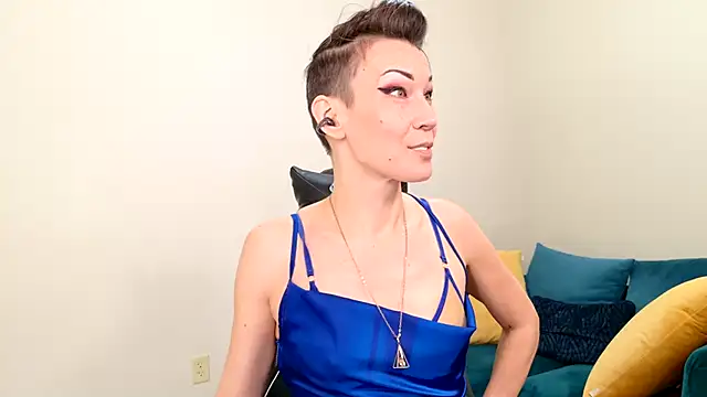 EveEnigma online show from February 5, 2025, 1:54 pm