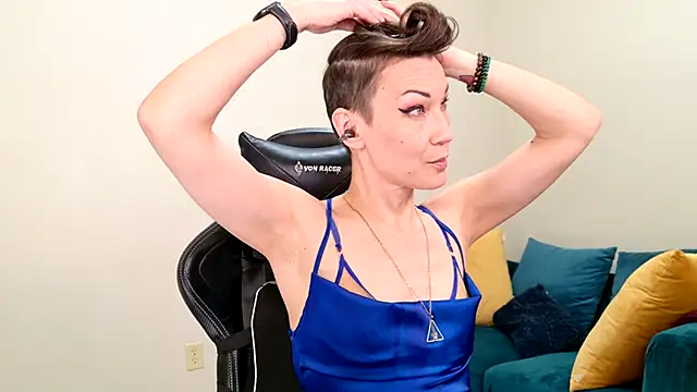 EveEnigma online show from February 12, 2025, 5:48 pm