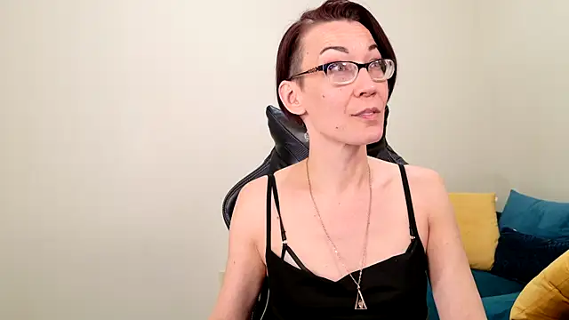 EveEnigma online show from February 25, 2025, 5:04 pm