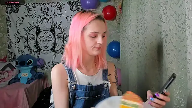 Snapshot of Cutie_Adelia chatting on December 12, 2024, 1:28 pm Cutie Adelia online show from December 12, 2024, 1:28 pm