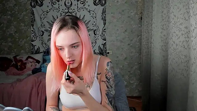 Snapshot of Cutie_Adelia chatting on February 10, 2025, 1:44 pm Cutie Adelia online show from February 10, 2025, 1:44 pm