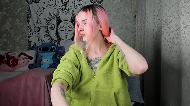 Snapshot of Cutie_Adelia chatting on February 11, 2025, 12:48 pm Cutie Adelia online show from February 11, 2025, 12:48 pm