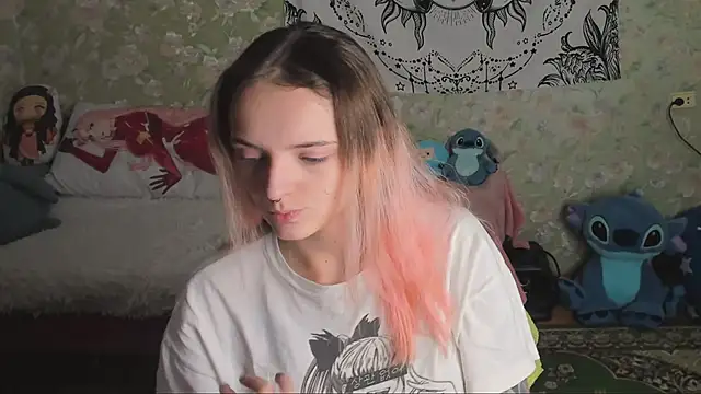 Snapshot of Cutie_Adelia chatting on October 6, 2025, 9:18 am Cutie Adelia online show from October 6, 2025, 9:18 am