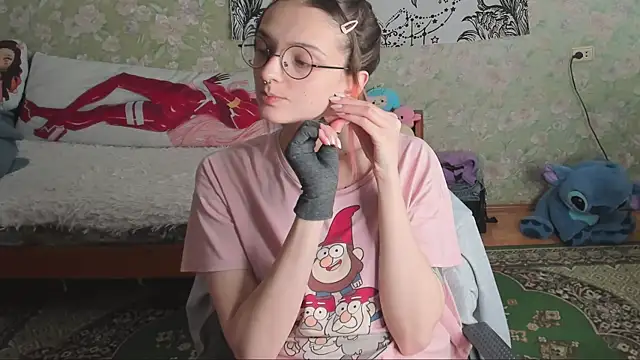 Snapshot of Cutie_Adelia chatting on October 27, 2025, 7:45 am Cutie Adelia online show from October 27, 2025, 7:45 am