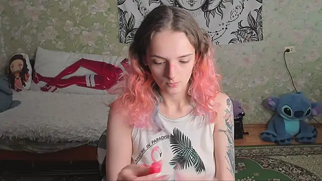 Snapshot of Cutie_Adelia chatting on October 31, 2025, 7:42 am Cutie Adelia online show from October 31, 2025, 7:42 am