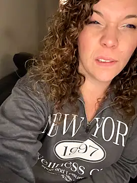 AuroraSummers online show from November 10, 2025, 1:26 am