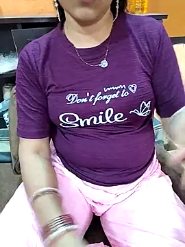 Snapshot of Diya_143 chatting on April 22, 2026, 7:55 am Diya 143 online show from April 22, 2026, 7:55 am