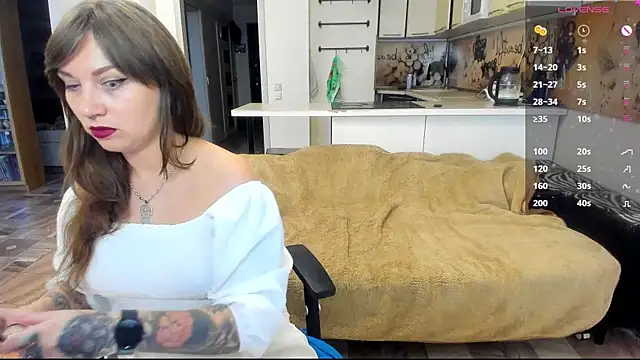 StacyTigerr online show from October 15, 2025, 11:10 am