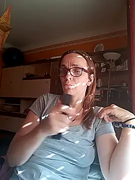 Snapshot of Dettybitch40 chatting on September 11, 2025, 1:55 pm Dettybitch40 online show from September 11, 2025, 1:55 pm