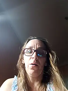 Snapshot of Dettybitch40 chatting on October 15, 2025, 6:52 pm Dettybitch40 online show from October 15, 2025, 6:52 pm