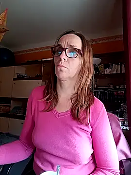 Snapshot of Dettybitch40 chatting on October 25, 2025, 10:56 am Dettybitch40 online show from October 25, 2025, 10:56 am