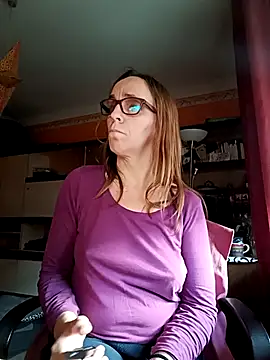 Snapshot of Dettybitch40 chatting on November 3, 2025, 2:51 pm Dettybitch40 online show from November 3, 2025, 2:51 pm