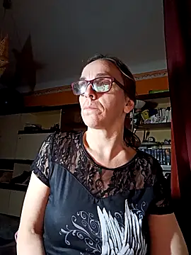 Snapshot of Dettybitch40 chatting on November 4, 2025, 5:01 pm Dettybitch40 online show from November 4, 2025, 5:01 pm