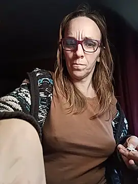 Snapshot of Dettybitch40 chatting on November 17, 2025, 1:50 pm Dettybitch40 online show from November 17, 2025, 1:50 pm