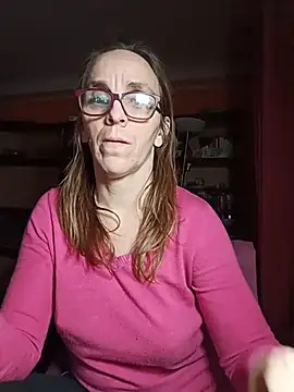 Snapshot of Dettybitch40 chatting on December 3, 2025, 3:54 pm Dettybitch40 online show from December 3, 2025, 3:54 pm