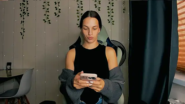 KarlaSim online show from September 23, 2025, 11:24 am