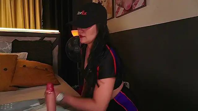 Emilyjhonson 01 online show from May 5, 2026, 2:25 pm