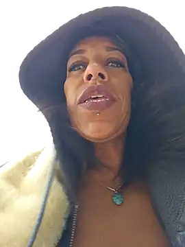 Goldenlace online show from November 24, 2025, 9:53 am