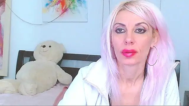 Snapshot of HoneyLara chatting on December 3, 2025, 8:23 am HoneyLara online show from December 3, 2025, 8:23 am