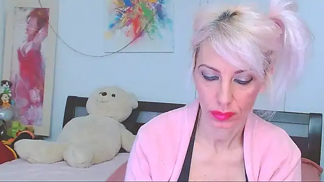 HoneyLara online show from December 13, 2025, 9:20 pm