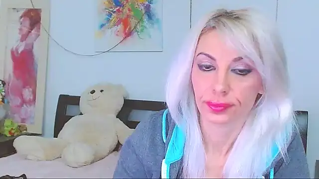 Snapshot of HoneyLara chatting on January 13, 2026, 10:48 pm HoneyLara online show from January 13, 2026, 10:48 pm