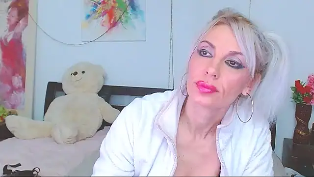 Snapshot of HoneyLara chatting on February 8, 2026, 7:06 pm HoneyLara online show from February 8, 2026, 7:06 pm