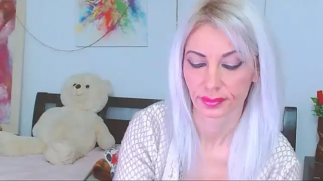 Snapshot of HoneyLara chatting on February 9, 2026, 11:20 pm HoneyLara online show from February 9, 2026, 11:20 pm