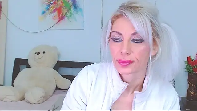 Snapshot of HoneyLara chatting on February 13, 2026, 12:17 am HoneyLara online show from February 13, 2026, 12:17 am