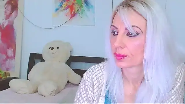 Snapshot of HoneyLara chatting on February 14, 2026, 12:18 am HoneyLara online show from February 14, 2026, 12:18 am