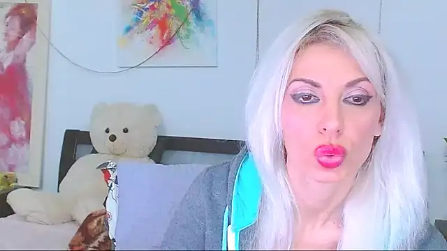 Snapshot of HoneyLara chatting on February 24, 2026, 10:52 pm HoneyLara online show from February 24, 2026, 10:52 pm