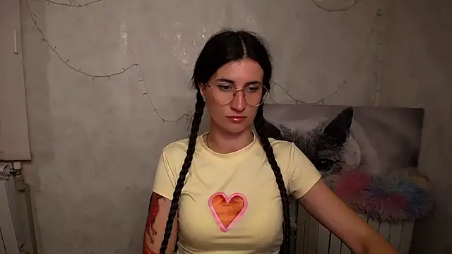MaryEm976 online show from May 26, 2026, 7:37 am
