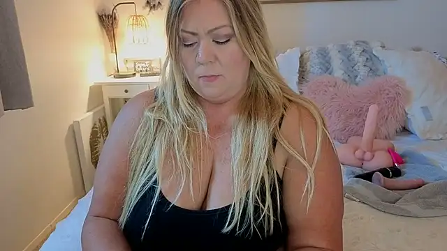 JESS LOVES online show from October 2, 2025, 6:48 pm