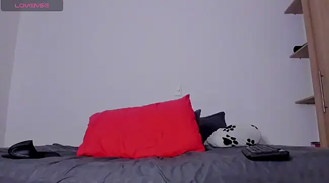 Snapshot of Cloudy_pigDude chatting on March 4, 2025, 5:21 am Cloudy pigDude online show from March 4, 2025, 5:21 am