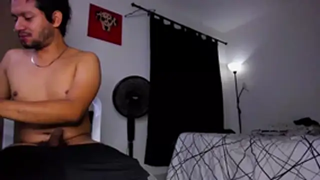 Snapshot of Cloudy_pigDude chatting on April 6, 2026, 4:46 am Cloudy pigDude online show from April 6, 2026, 4:46 am