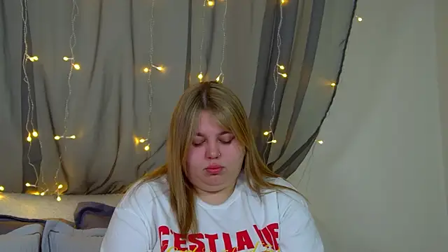 LillianKim online show from November 16, 2025, 6:30 am