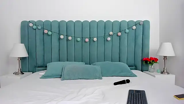 marianaaguii online show from February 26, 2025, 9:10 am