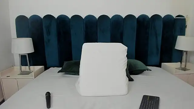 marianaaguii online show from November 14, 2025, 1:10 pm