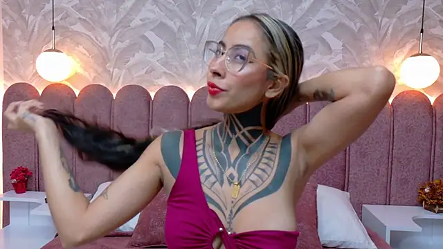 NicoleBlum online show from January 27, 2025, 6:41 pm